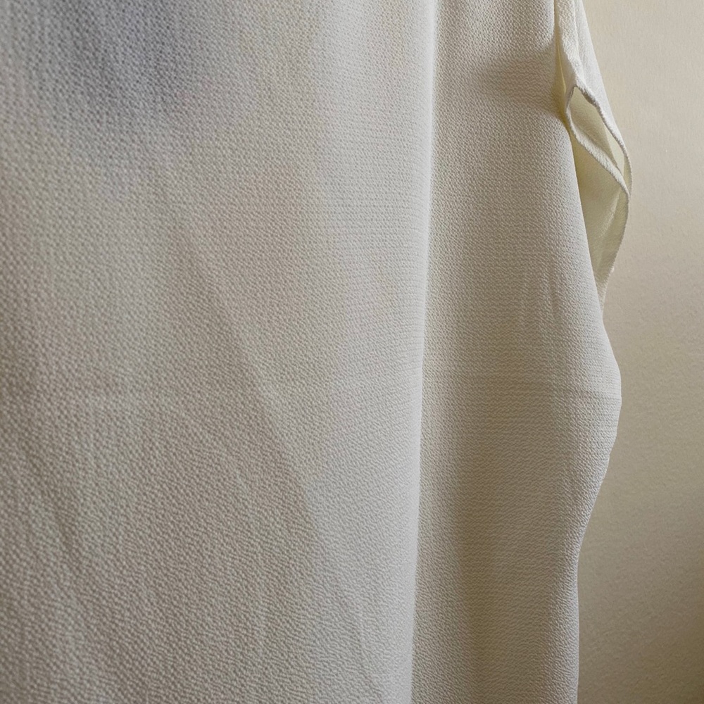 Cream colored blouse - Picture 3 of 4